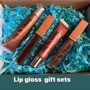 Organic handmade lipgloss with all natural ingredients.